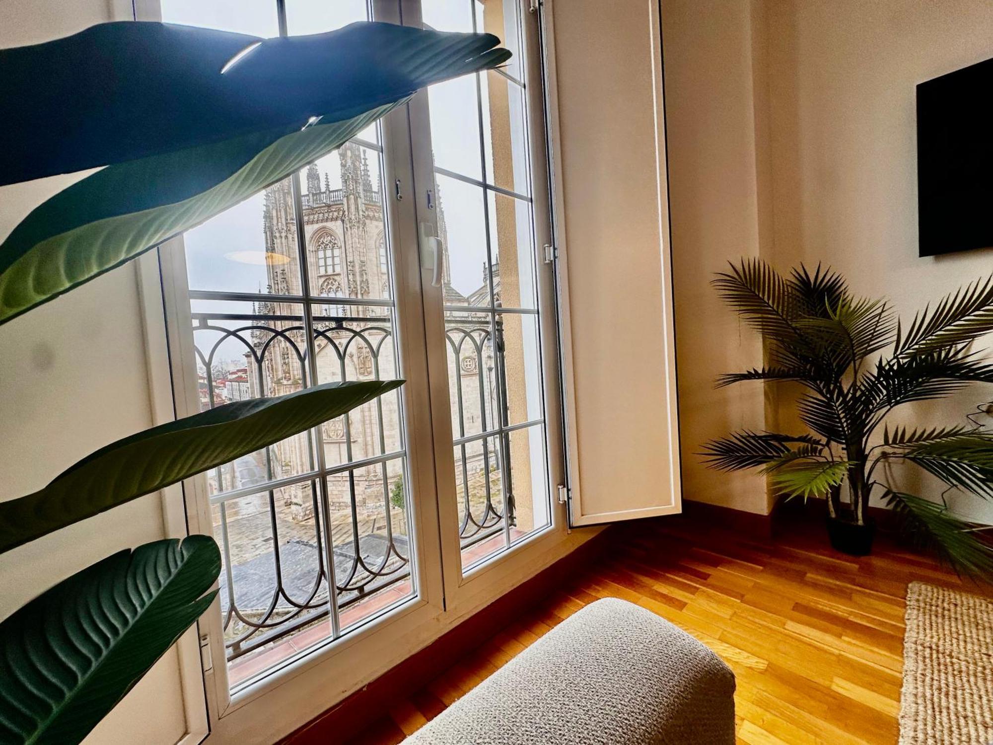 Atuaire Home Balcon Con Vistas A La Catedral De Burgos Luaran gambar